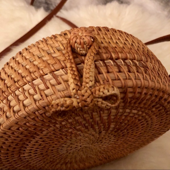Hand woven circular bag - Picture 4 of 8